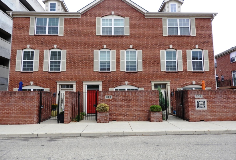 Harries St 210 001
