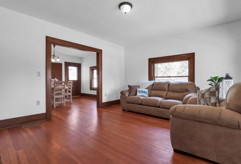5-web-or-mls-170-n-madison-rd (1)