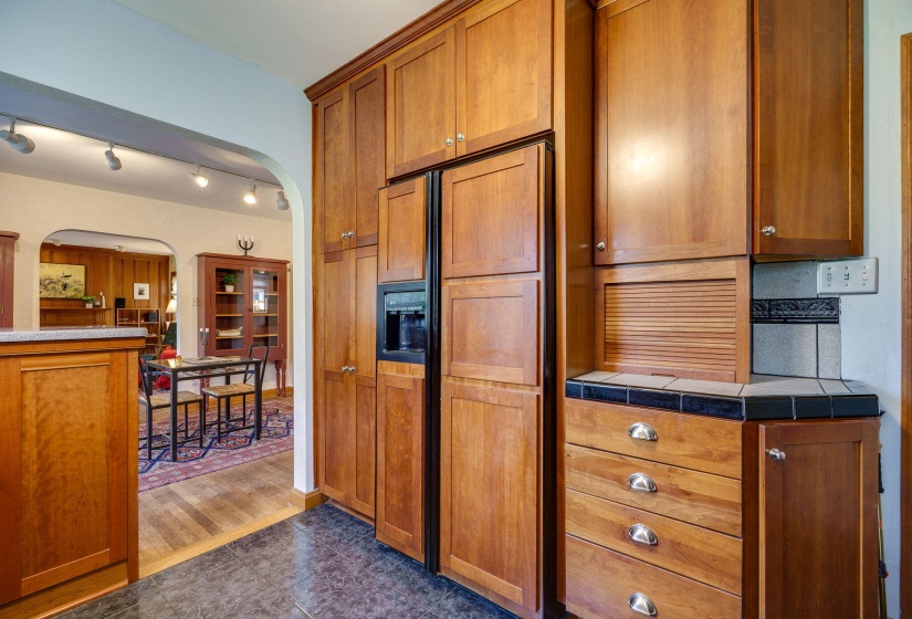 23-web-or-mls-6825-peters-pike