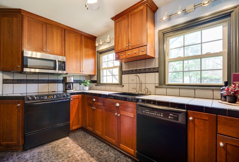 86-web-or-mls-6825-peters-pike