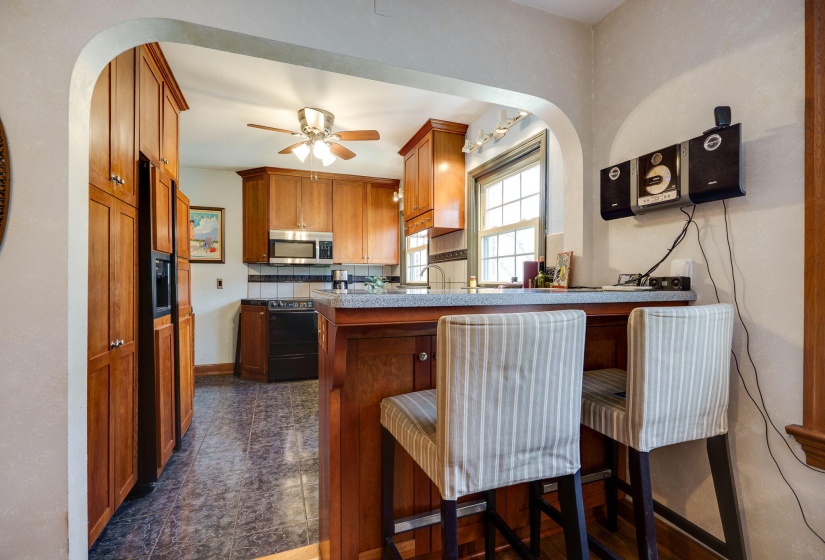 84-web-or-mls-6825-peters-pike