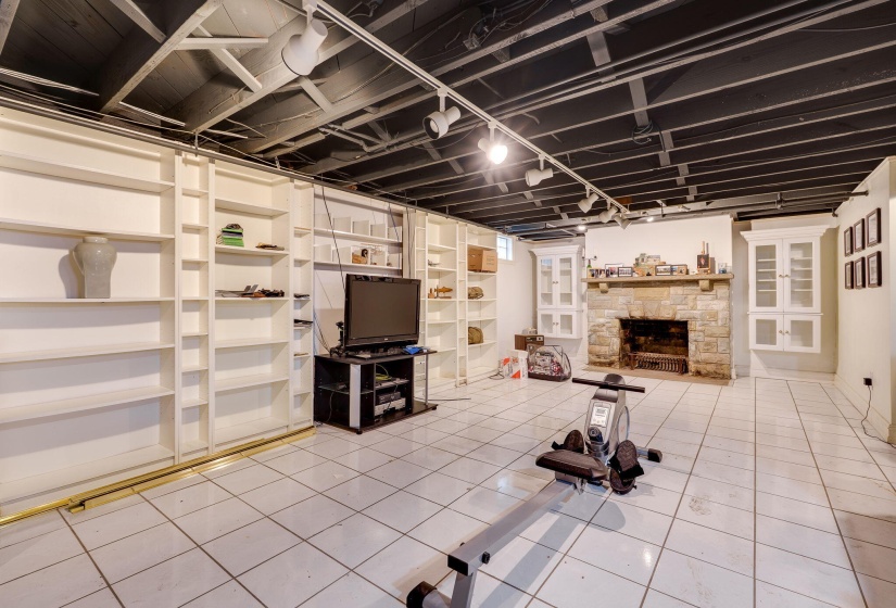 42-web-or-mls-6825-peters-pike