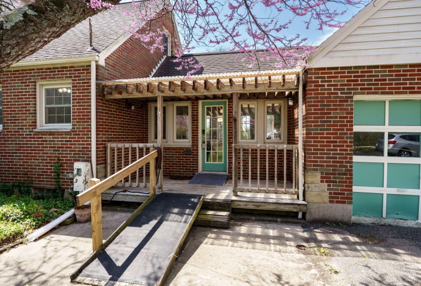 6-web-or-mls-6825-peters-pike