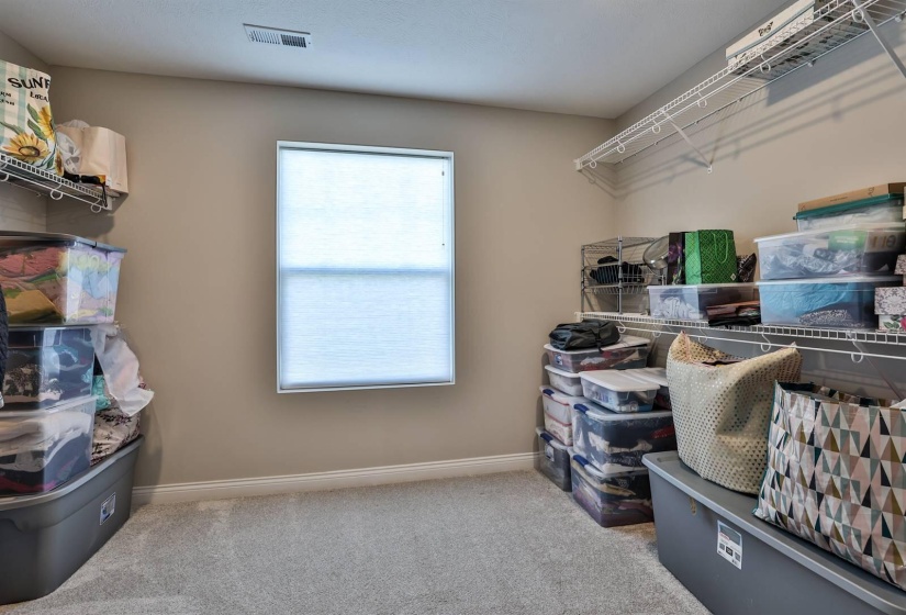 030-Walk-in-Closet