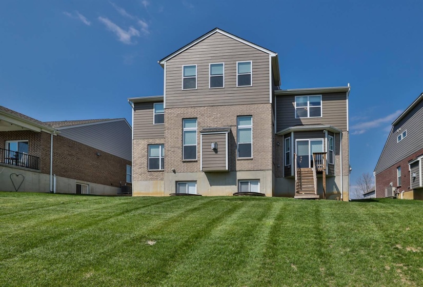050-Exterior-Rear