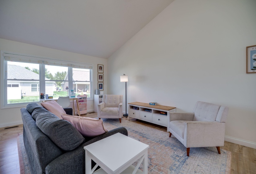 8-web-or-mls-2755-douglas-dr