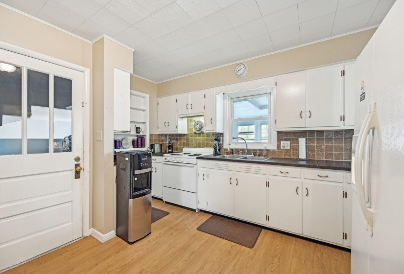1-web-or-mls-College St-2204-010