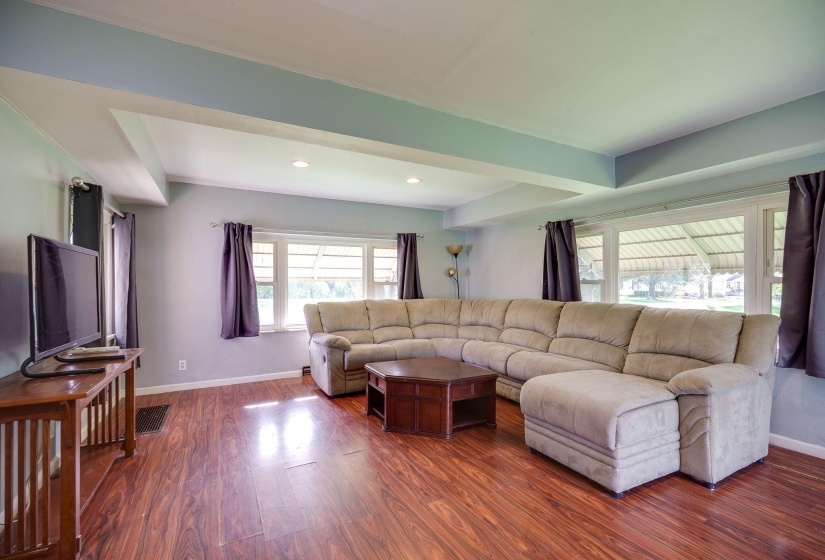 25-web-or-mls-1661-n-central-dr
