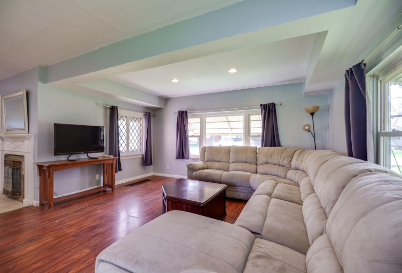 26-web-or-mls-1661-n-central-dr