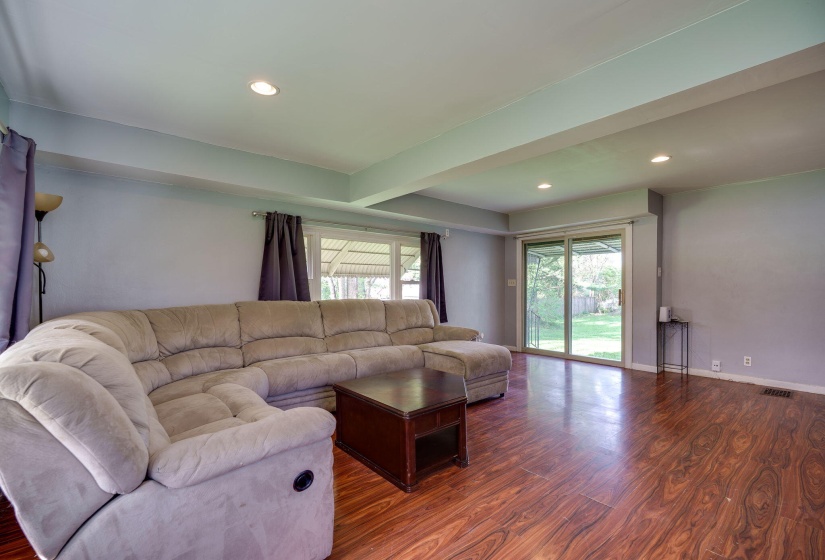 27-web-or-mls-1661-n-central-dr