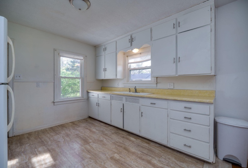 37-web-or-mls-1661-n-central-dr