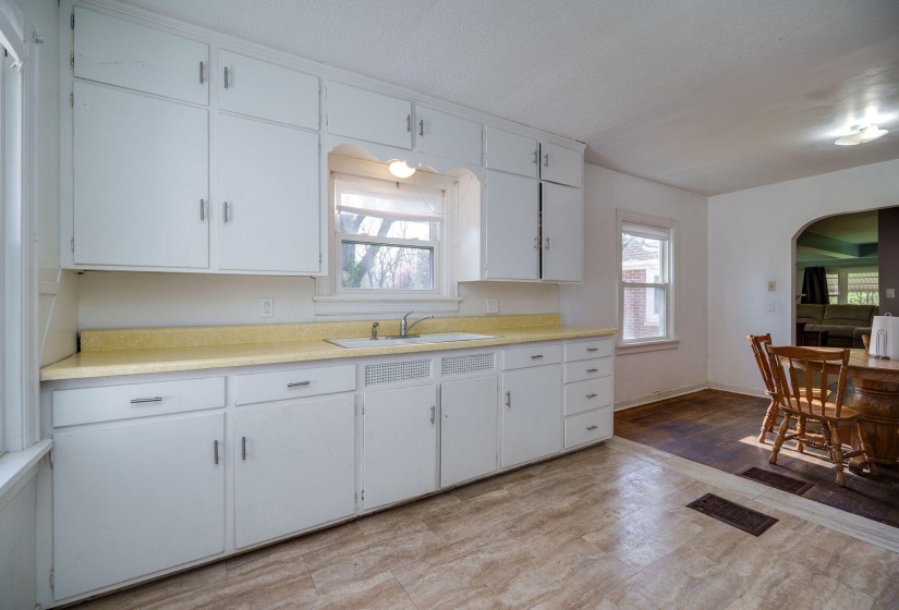 39-web-or-mls-1661-n-central-dr