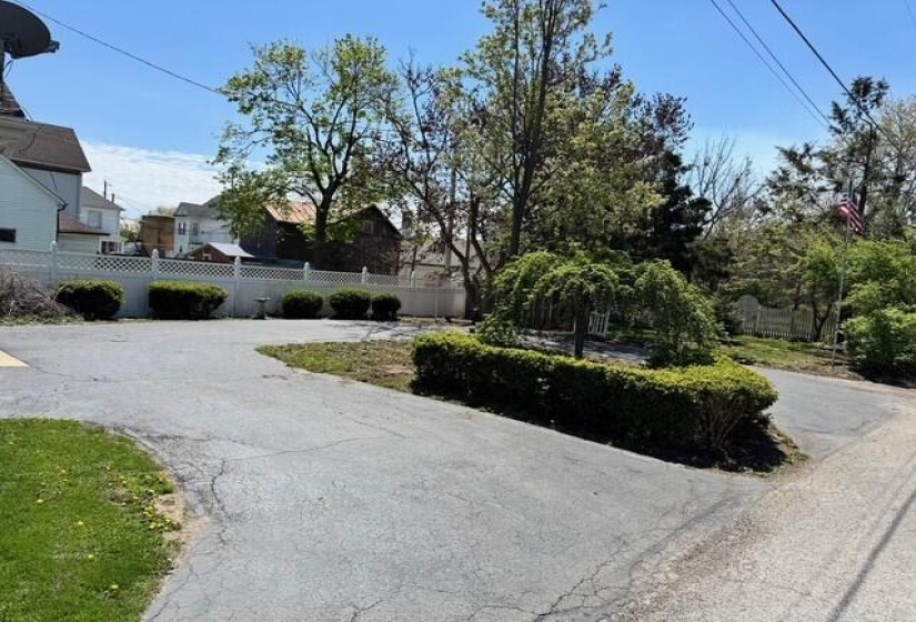 circular driveway