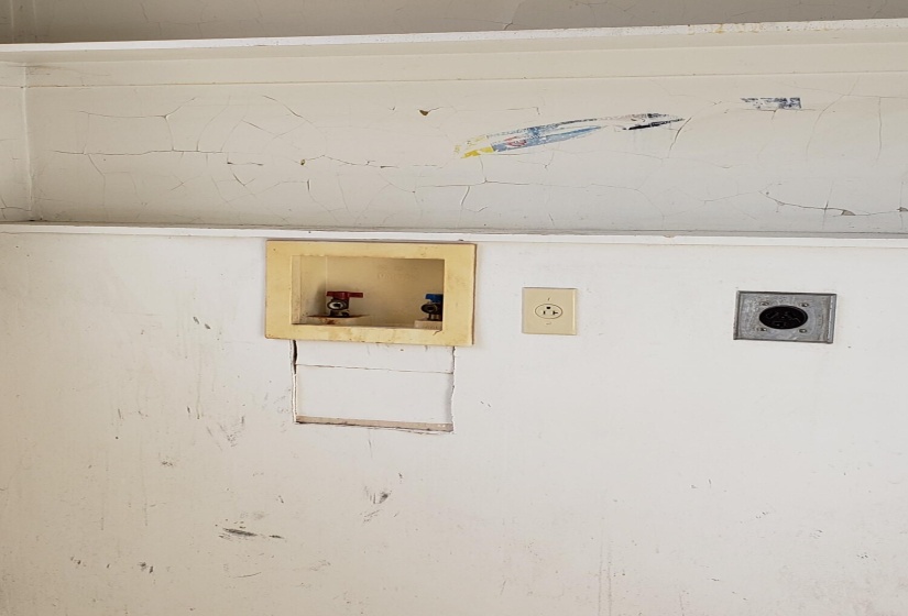 laudry rm off kitchen