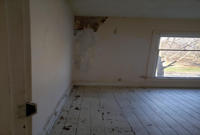 bedroom 2 wall