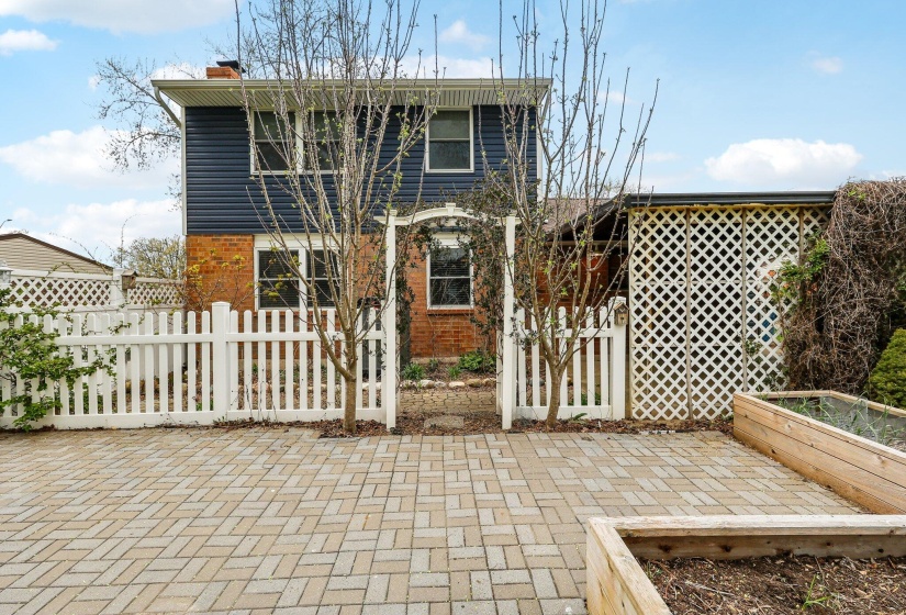 32-web-or-mls-Indian Bluff Cir-1504-032