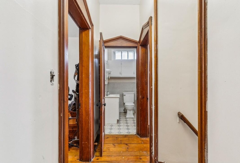 Upstairs Bath w tub