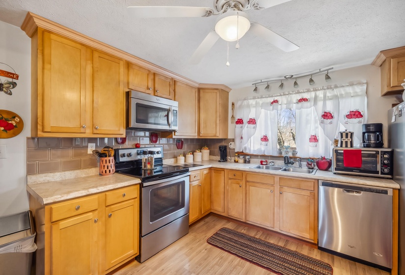28-web-or-mls-2430 Northmoor Dr-128