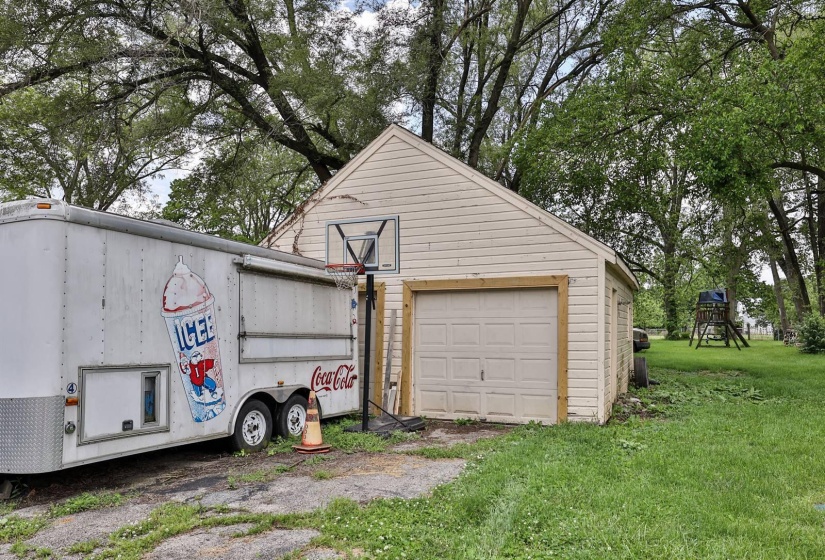 025-Detached-Garage