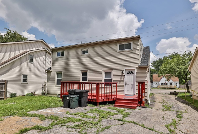 027-Exterior-Rear