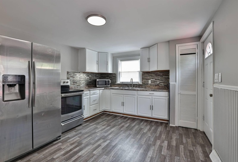 007-Kitchen