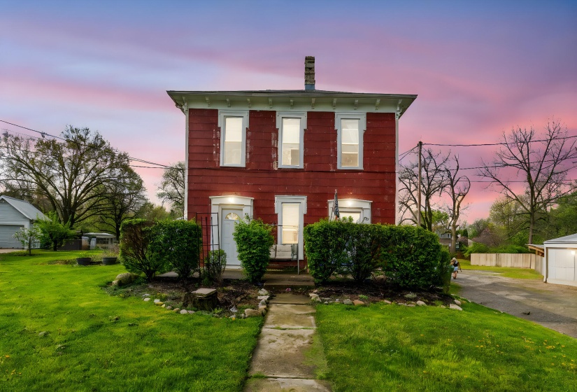 797-799 W 5th St (Exterior)-1 day to dus