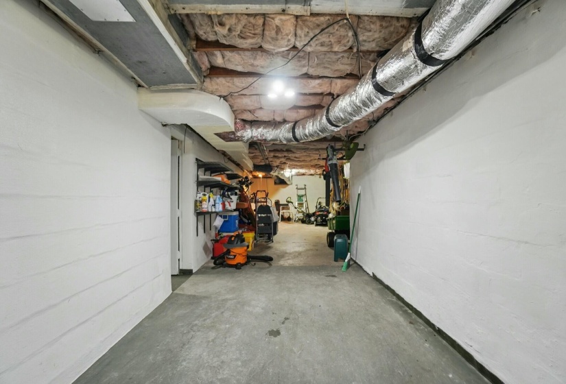 404 E Roseland Avenue