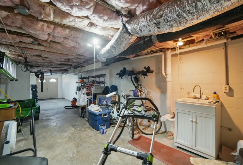 404 E Roseland Avenue