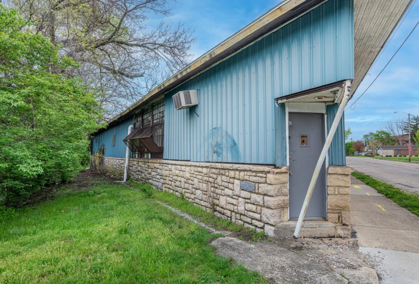 324 W Pleasant-10