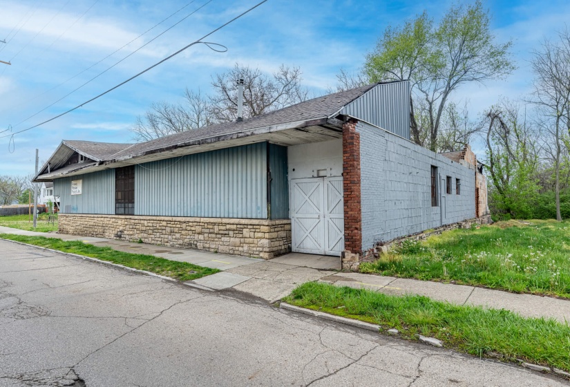 324 W Pleasant-8
