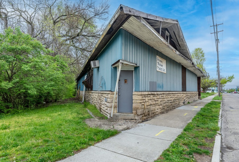 324 W Pleasant-9