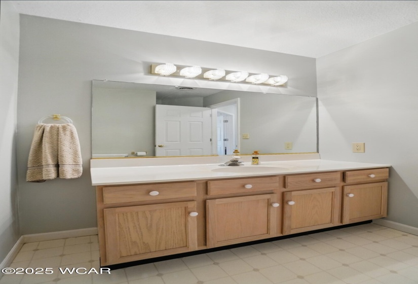 1210 Navajo Trail, Wapakoneta, Ohio, 2 Bedrooms Bedrooms, ,2 BathroomsBathrooms,Residential,For Sale,Navajo,306860