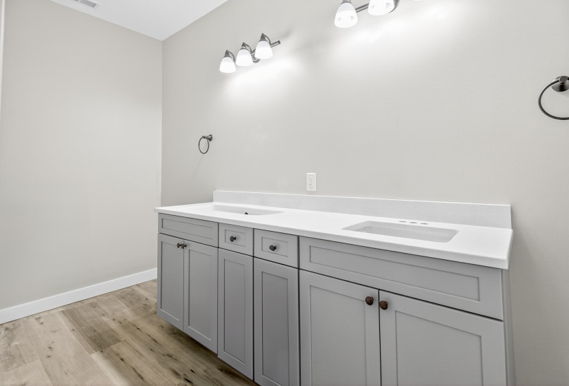 1756 1762 Creekside, Sidney-44
