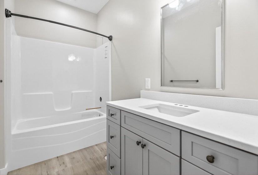 1756 1762 Creekside, Sidney-50