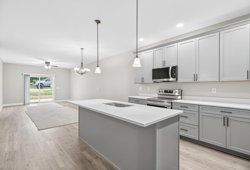 1756 1762 Creekside, Sidney-34
