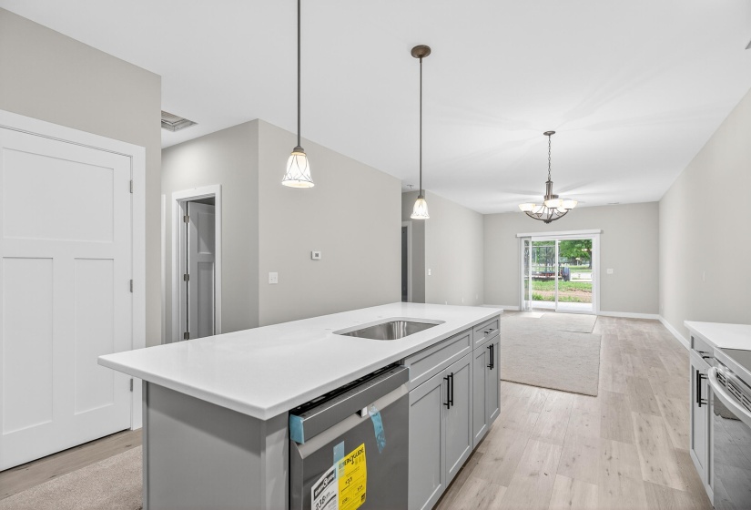 1756 1762 Creekside, Sidney-35