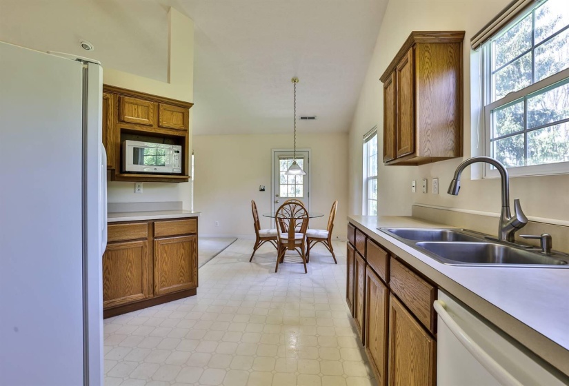 010-Kitchen