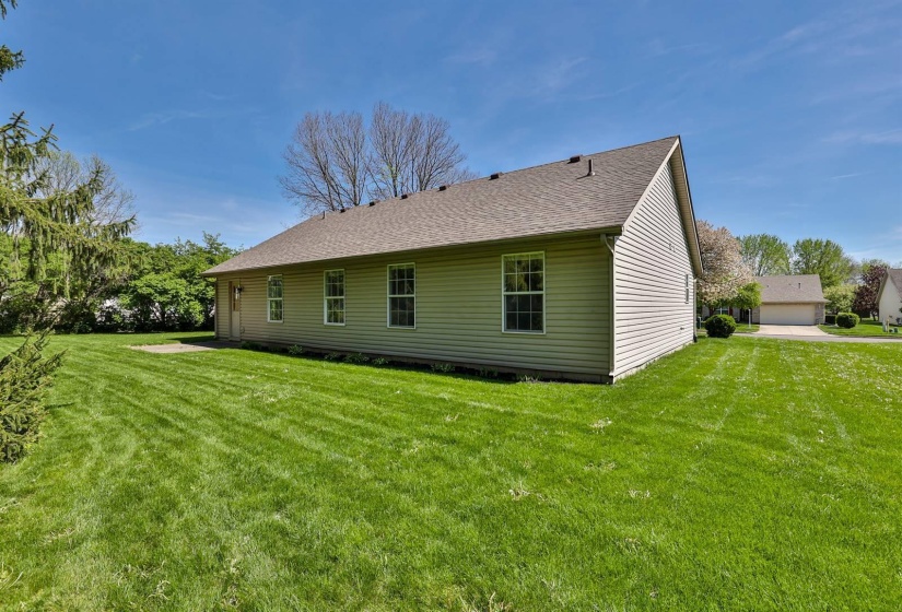 033-Exterior-Rear