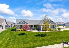 1710 Wildwood Court, Wapakoneta, Ohio 45895, 3 Bedrooms Bedrooms, ,2 BathroomsBathrooms,Residential,For Sale,Wildwood,1038346