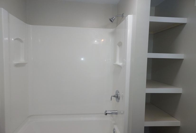 hall bath tub