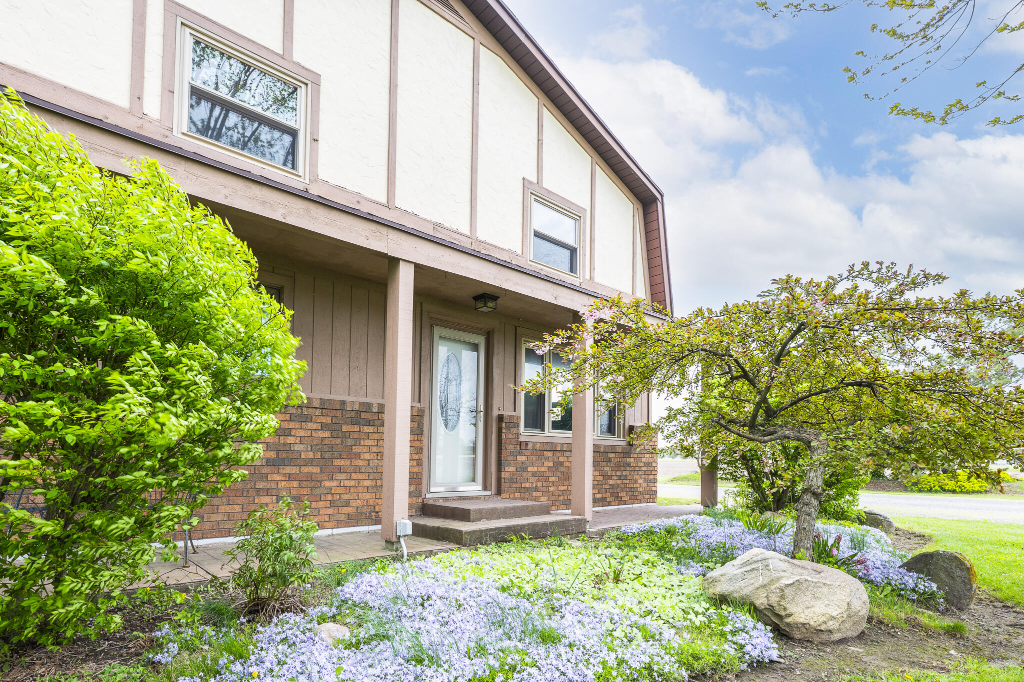 8556 State Route 117, Huntsville, Ohio 43324