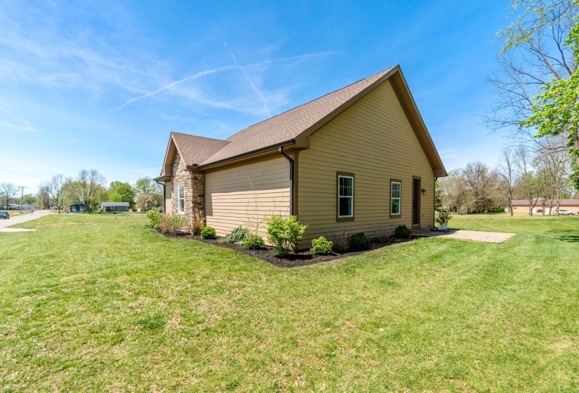 278 E Powell Ave (Exterior)-11