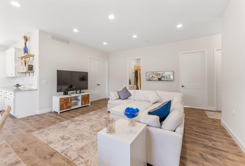 278 E Powell Ave (Interior)-8