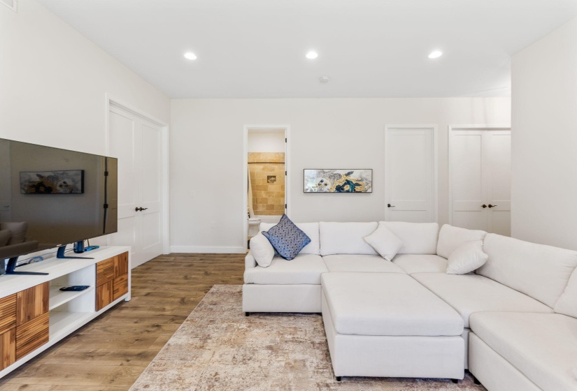 278 E Powell Ave (Interior)-9