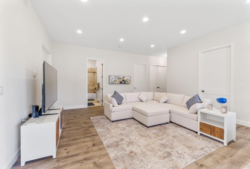 278 E Powell Ave (Interior)-10