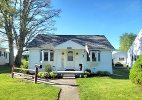 1039 Columbia Street, Saint Marys, Ohio 45885, 2 Bedrooms Bedrooms, ,2 BathroomsBathrooms,Residential,For Sale,Columbia,1038401