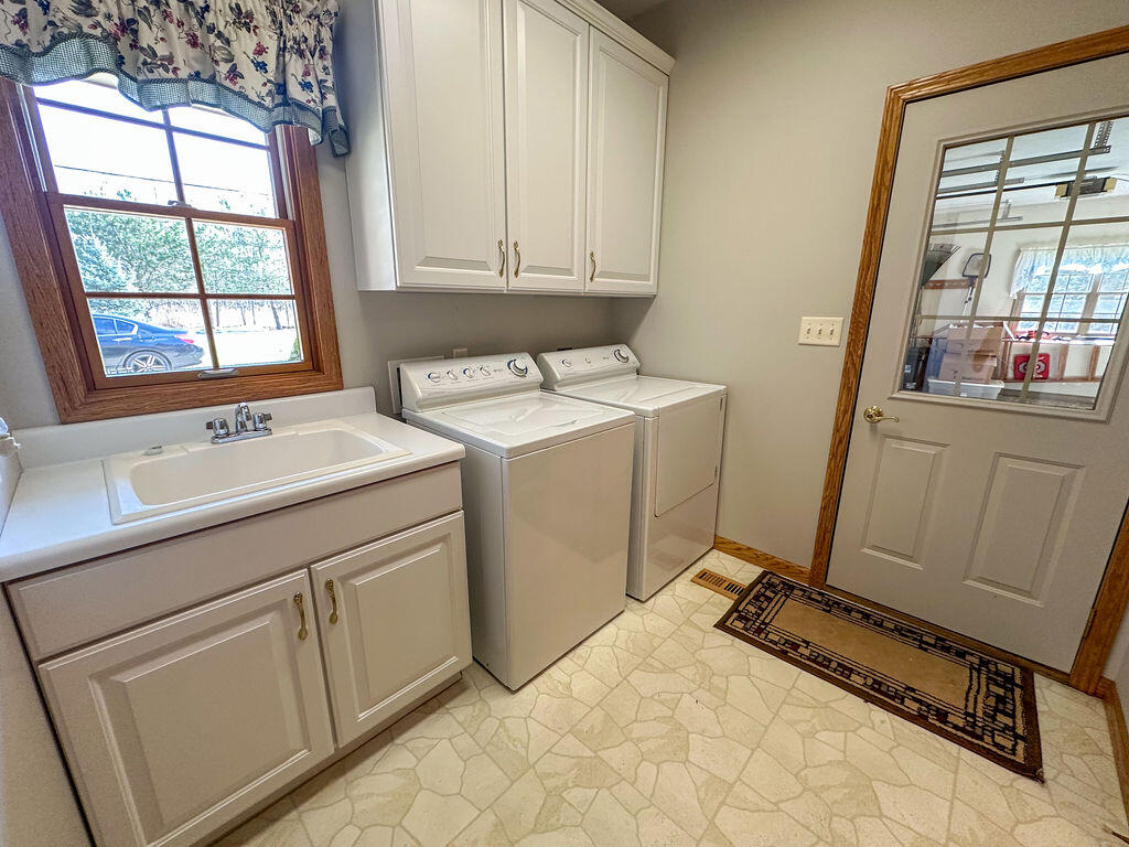 24 Breezewood Lane, Saint Marys, Ohio 45885
