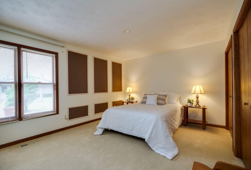 21-web-or-mls-933-oak-lea-dr