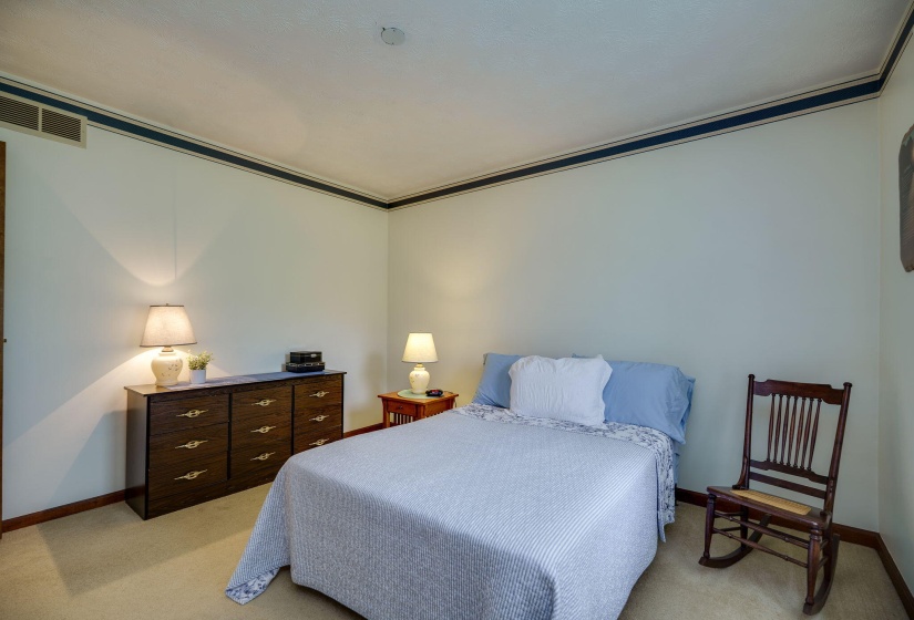 25-web-or-mls-933-oak-lea-dr