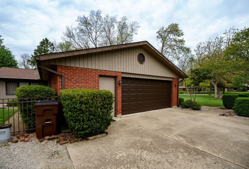 38-web-or-mls-933-oak-lea-dr
